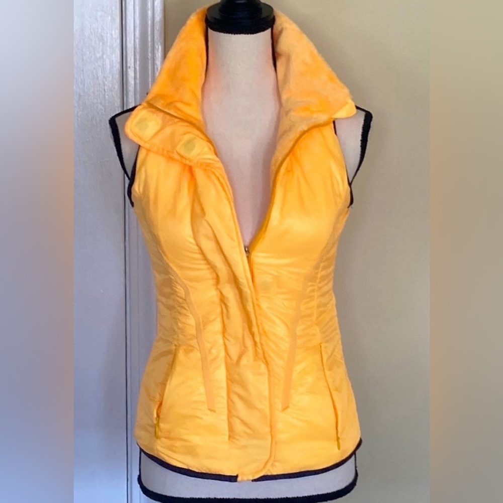 Lululemon Glacier Vest Shell Fleece Puffer Hood Yellow Pockets size 4